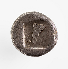 LARISSA, TRIOBOL Silbermünze „Persischer Münzfuß“ | Larissa (Griechenland), ca. 500–479 v. Chr. | Ruhr-Universität Bochum, Münzsammlung, Inv.-Nr. M 1159