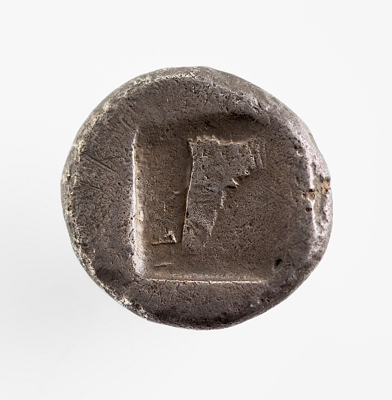 LARISSA, TRIOBOL Silbermünze „Persischer Münzfuß“ | Larissa (Griechenland), ca. 500–479 v. Chr. | Ruhr-Universität Bochum, Münzsammlung, Inv.-Nr. M 1159